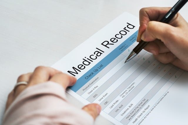 Compte rendu d'analyses sanguines à lire avec son médecin à la ménopause